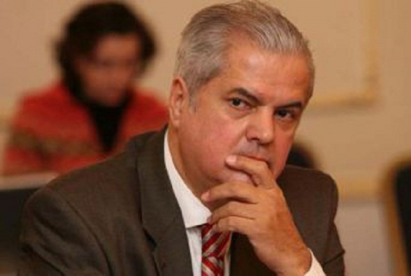 Adrian Năstase a explicat ce rol va folosi cu siguranţă pentru a-l viza pe preşedintele României. Ioannis vrea "să dea" o lovitură la piscină NATO. 1 Adrian Nastase