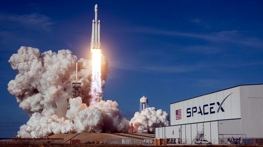 SpaceX - Inovație și Explorare Spațială Avansată