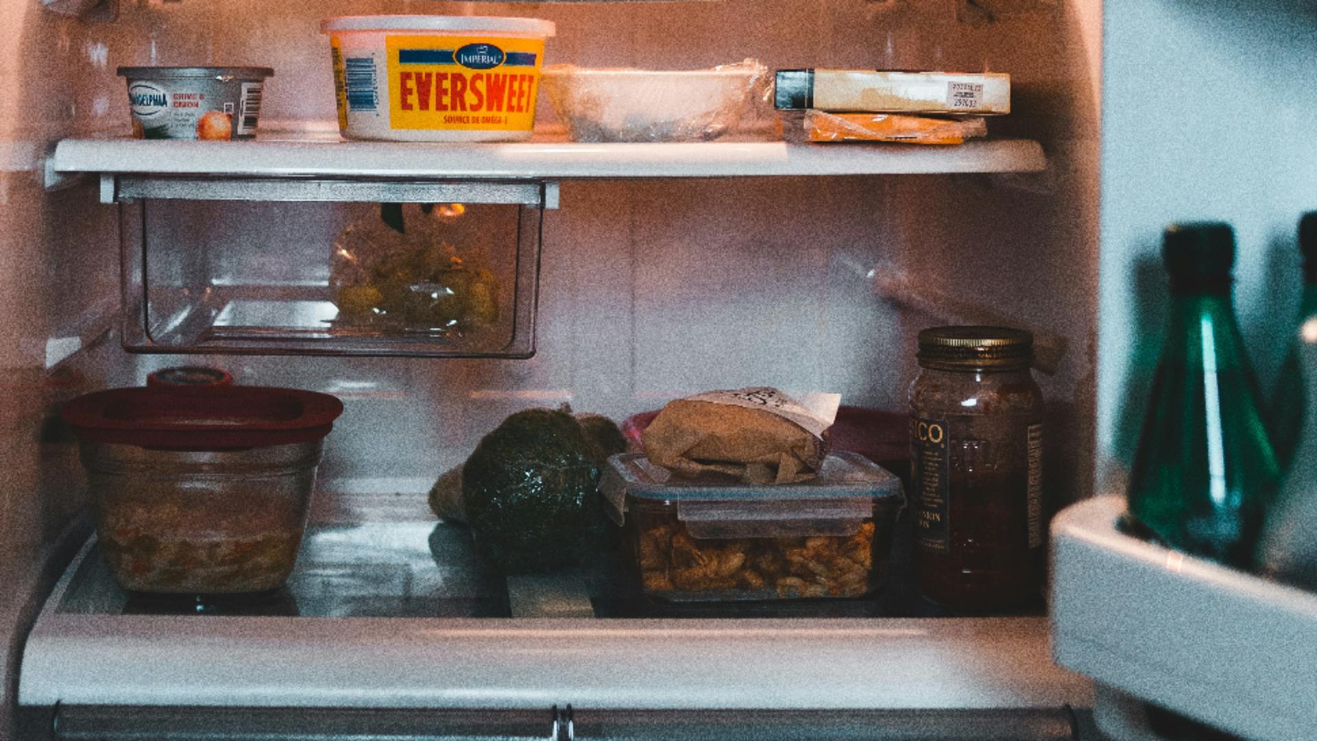 Ce se întâmplă dacă lăsăm ușa frigiderului deschisă. Consecințele pot fi devastatoare: cum poți evita problemele 1 erik mclean F5G4YTN5uEQ unsplash 86cce36e0e