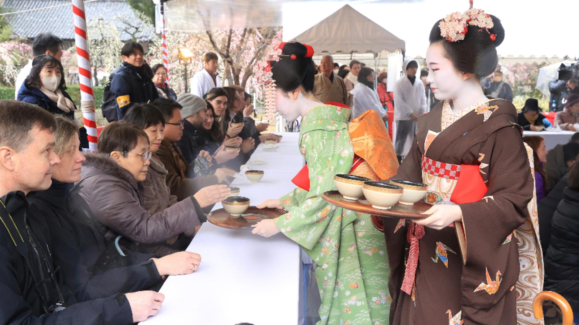 Japonia introduce o nouă restrciție pentru turiști, cu scopul de aproteja gheișele 1 profimedia 0850428498 7e2b2616f9