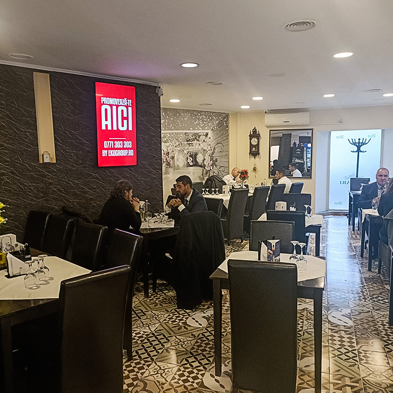 Totem Digital, parte din rețeaua DOOH Premium Eko Group, în Restaurant Zet: Cum transformă digitalizarea experiența culinară