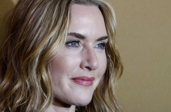 Kate Winslet, apariție rară alături de fiul ei cel mare. Joe are 20 de ani și este copia fidelă a părinților săi celebri 4