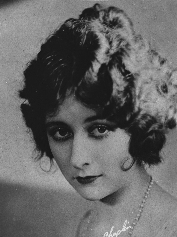 Viața lui Charlie Chaplin. S-a căsătorit de 4 ori, cu femei mult mai tinere. Câți copii a avut cunoscutul star de cinema 1 mildred harris