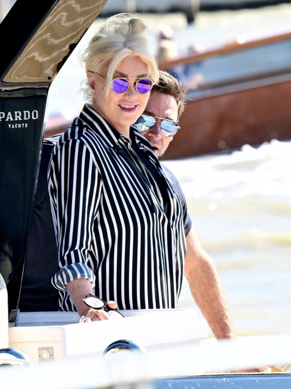 Hugh Jackman, alături de fiul său, în vacanță, în Australia. Copiii actorului încearcă să se adapteze la noua situație familială 2 Hugh Jackman și Deborra Lee-Furness, fotografiați împreună pe 10 septembrie / Profimedia Images