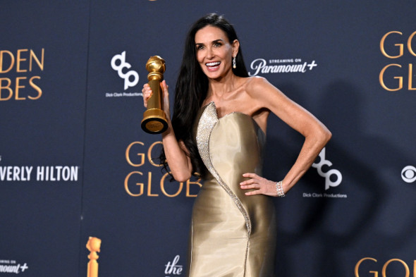 Globurile de Aur 2025, lista câștigătorilor. Sebastian Stan a fost premiat pentru „A Different Man”: „Nu a fost un film uşor de făcut” 3 Demi Moore