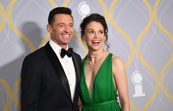 Hugh Jackman, alături de fiul său, în vacanță, în Australia. Copiii actorului încearcă să se adapteze la noua situație familială 1 Sutton Foster și Hugh Jackman (4)