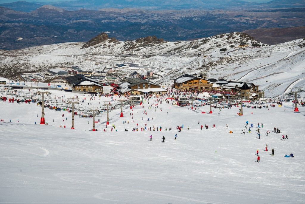 Cât te costă o zi de schi în România. La prețuri ne apropiem de stațiunile de top din Alpi 6 dreamstime m 37273138