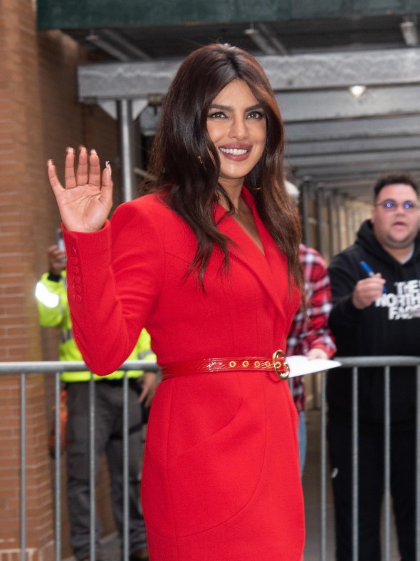 Priyanka Chopra, îngrijorată pentru cariera sa, deși este una dintre cele mai bine plătite actrițe: „Nu încasez un cec în fiecare lună” 1 Priyanka Chopra Sighting