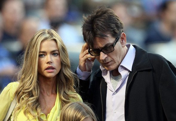 Denise Richards a recunoscut că și-a mințit fiicele din cauza scandalurilor în care era implicat Charlie Sheen: „L-am protejat!” 2 charlie sheen si denise richards