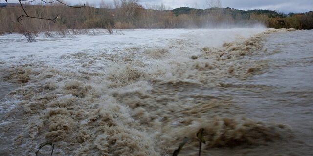 Cod galben de inundații pe râuri din Transilvania, Banat și Moldova: Atenționare emisă de INHGA