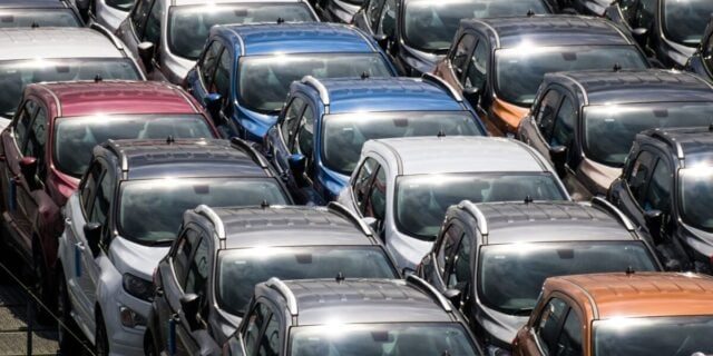**Șapte români implicați într-o mega-escrocherie cu mașini second-hand în Italia: Detalii despre rețeaua de fraudă descoperită**