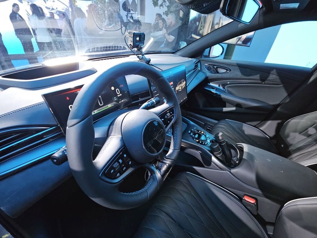 FOTO Cea mai mare marcă auto chineză s-a lansat în România. Cum arată mașinile BYD 3 Interior BYD Seal