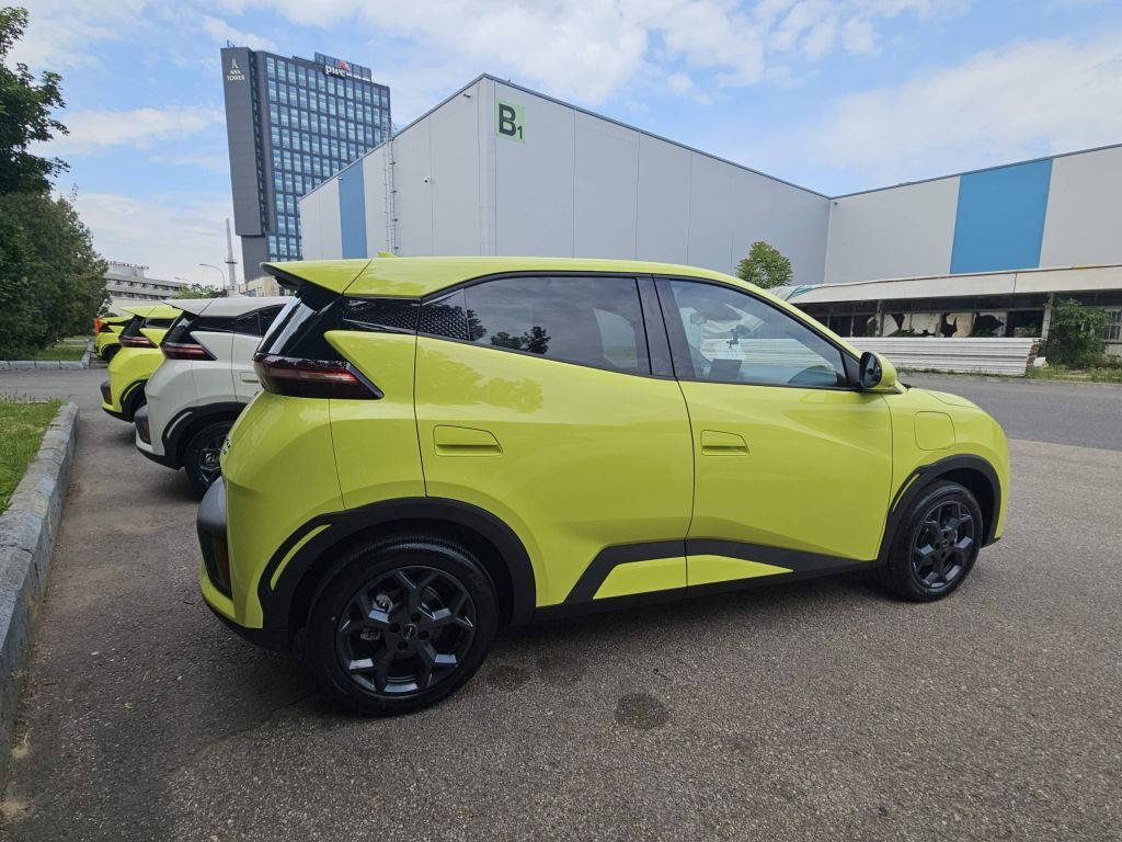 Chinezii de la BYD au lansat în România o mașină electrică ce concurează cu Dacia Spring 1 Moel electric BYD Dolphin Surf