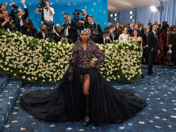 Met Gala 2025, parada ținutelor extravagante. Demi Moore a purtat o spectaculoasă rochie „cravată”: peste 1 milion de mărgele și paiete 3 Red Carpet Arrivals at The 2025 Met Gala in New York