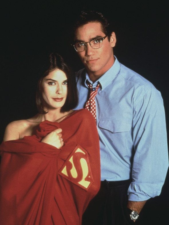 Dean Cain, despre relația cu Teri Hatcher pe platourile Lois & Clark: „Uneori era minunat, alteori dificil. Voiam să termin și să plec" 2 Teri Hatcher, Dean Cain, Lois & Clark: The New Adventures of Superman