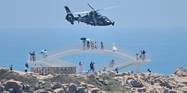 China desfășoară exerciții militare cu nave amfibie în apropierea Taiwanului