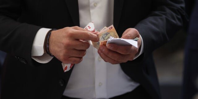 Dosar penal pentru șantaj în Argeș: Membrilor unui partid li s-ar fi solicitat să achite în avans cotizaţia