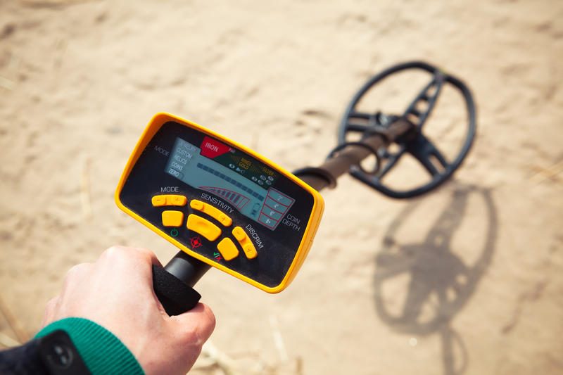 Damascul s-a „umplut” brusc cu magazine care vând detectoare de metale. Contrabanda cu aur a urcat la 30 de miliarde de dolari 2 Detector de metale, Foto: Nikkytok | Dreamstime.com