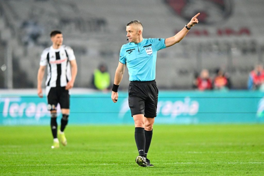 FC Rapid acuză arbitrii români de favorizarea FCSB: „Nu sunt sancționați, ci premiați”