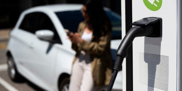 Vânzările globale de mașini electrice au crescut semnificativ în ultimii trei ani