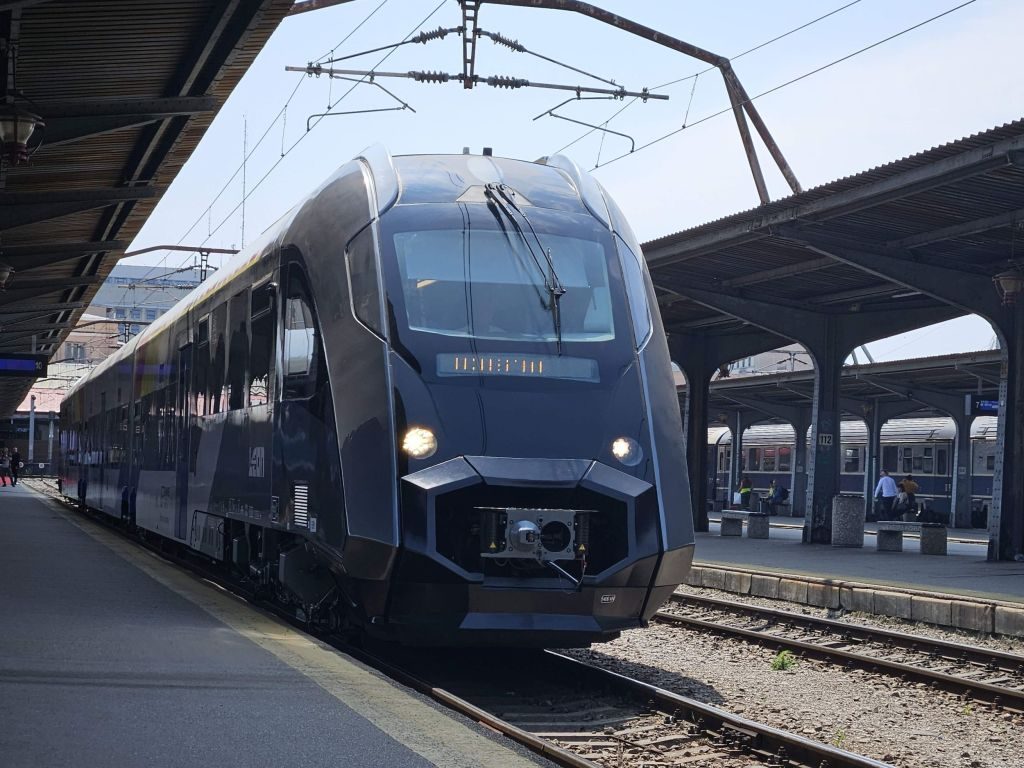 FOTO Cum arată trenul diesel fabricat la Pașcani. A fost prezentat oficial joi, la peste 10 ani de la începerea construcției 5 Trenul Leon produs de Electroputere VFU Pascani