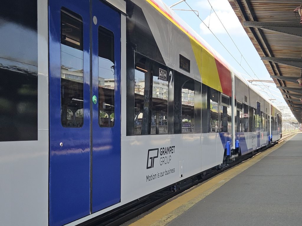 FOTO Cum arată trenul diesel fabricat la Pașcani. A fost prezentat oficial joi, la peste 10 ani de la începerea construcției 2 Trenul Leon schema de culori