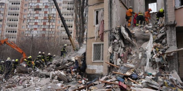 ### Atacuri cu drone în Odesa și Harkov: Un mort și 14 răniți, inclusiv salvatori implicați