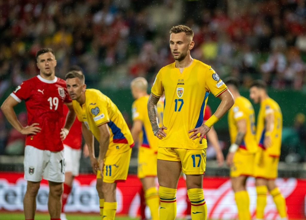 România suferă o înfrângere strânsă cu 2-1 în fața Austriei, în ciuda atmosferei create de 20.000 de suporteri români la Viena