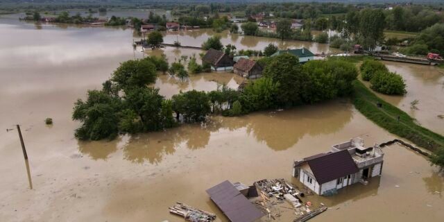 Cod galben de inundații în 15 județe până joi: Situația alarmantă din Harghita și Covasna