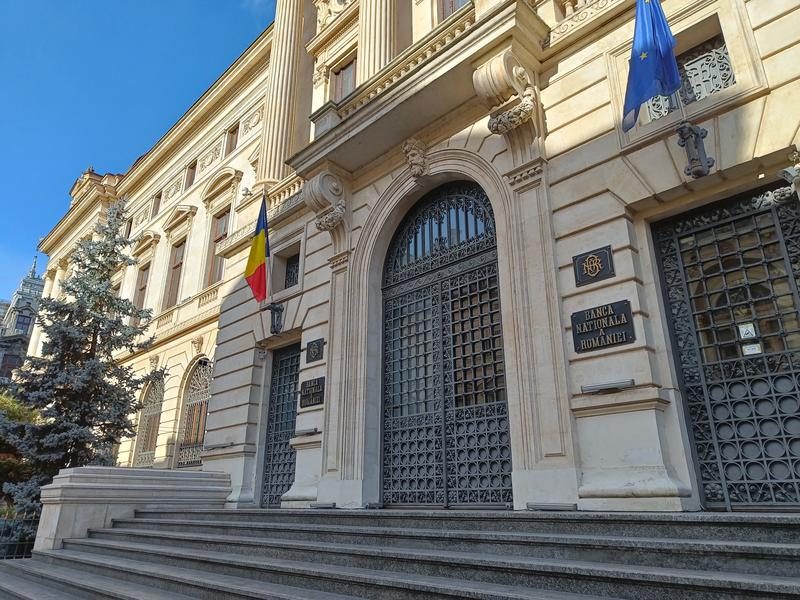 Piețele financiare reacționează violent când văd guvernanți nehotărâți, avertizează un membru al boardului BNR. Scenariile de măsuri fiscale cu care lucrează Banca Națională 1 Banca Nationala a Romaniei - BNR, Foto: Hotnews