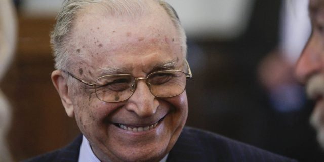 **Ion Iliescu luptă împotriva cancerului pulmonar: Starea sa de sănătate se agravează**