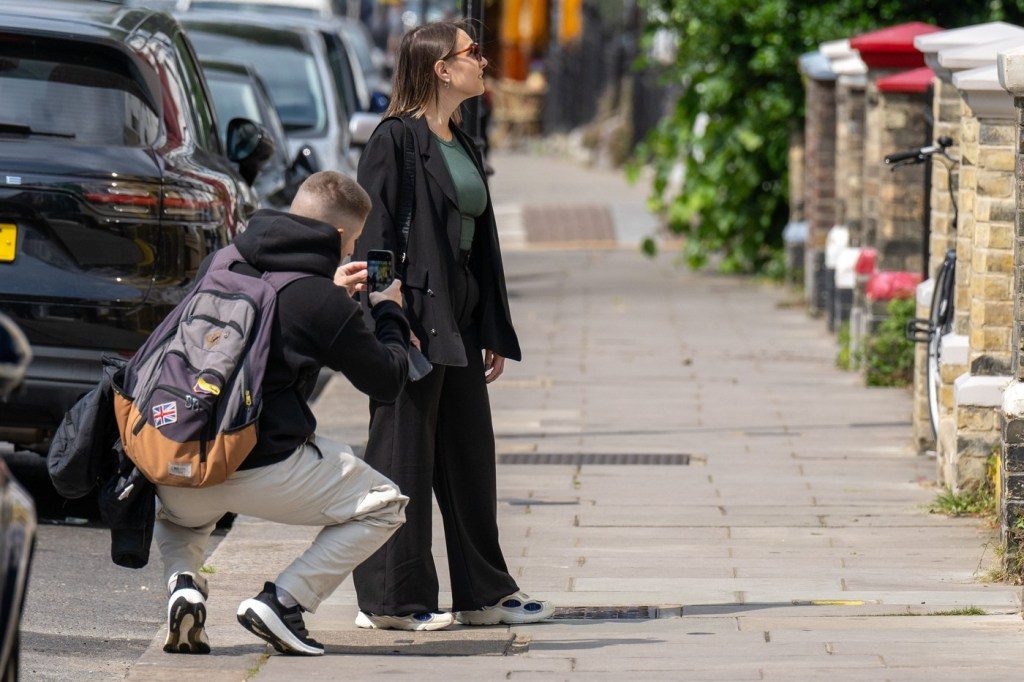 FOTO Soluția radicală găsită de un cartier celebru din Londra pentru a alunga turiștii nedoriți: „Se comportă ca niște oi” 2 profimedia 1007248038
