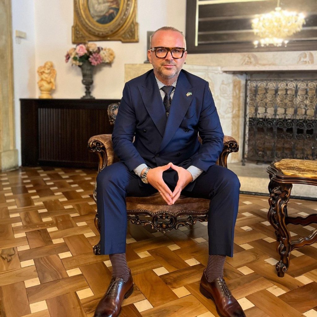 Lino Golden și Eduard Petrescu: Întâlnire Strategică la EkoGroup Vila pentru Colaborări Inovatoare în Muzică și Business în 2025 2 Lino Golden și Eduard Petrescu: Întâlnire Strategică la EkoGroup Vila pentru Colaborări Inovatoare în Muzică și Business în 2025