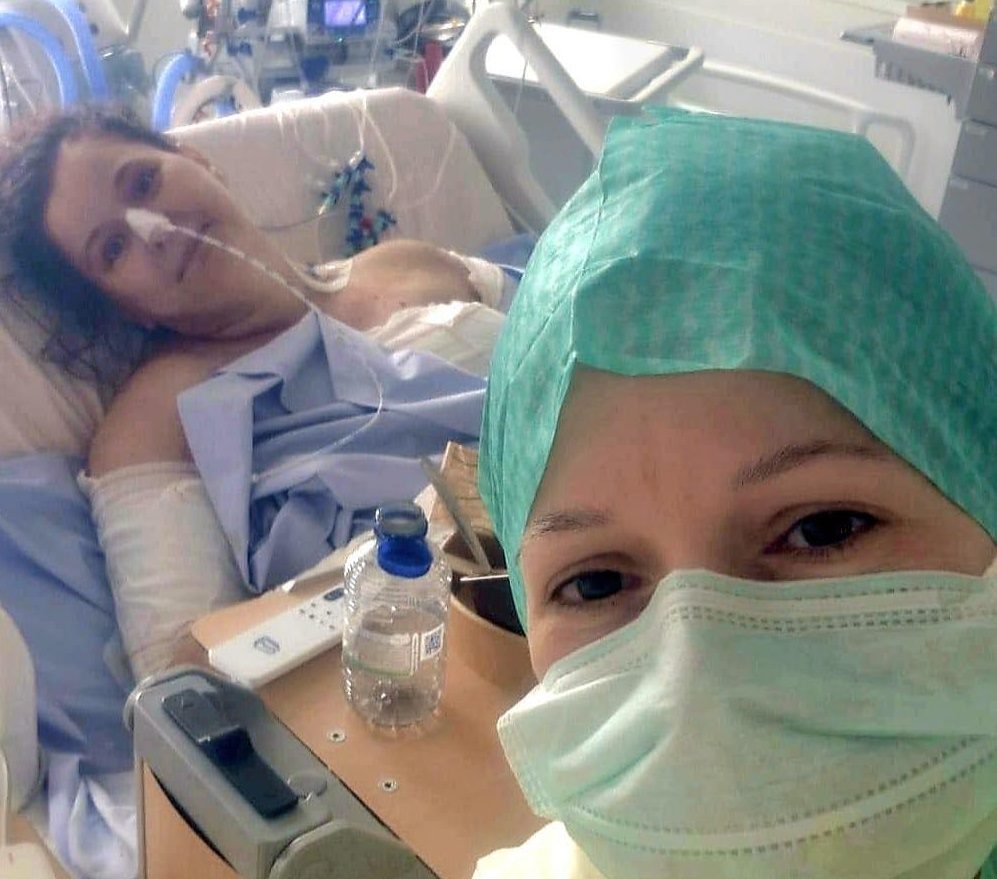 „«Avem de toate» înseamnă să lăsăm sistemul să ne ia pielea de pe noi”. Cazul care a dus la controale la Centrul de Arși Floreasca: din „lagăr”, în Belgia „unde nu mai doare nimic” 4 Alina și Lavinia la spitalul din Belgia / Foto: Facebook - Alina Alexandru