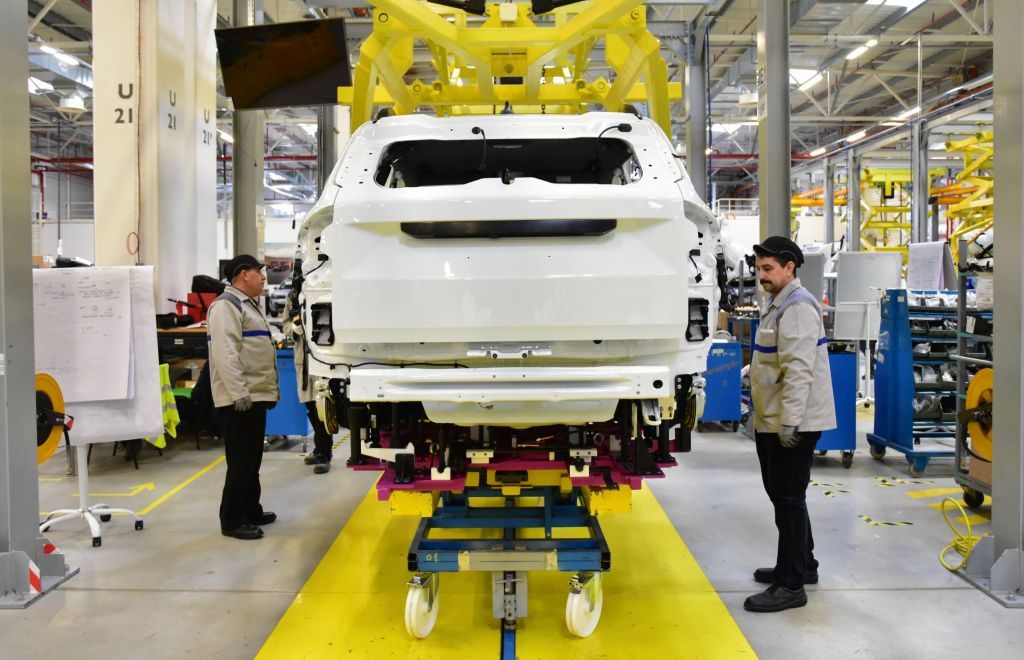 Cum arată laboratorul secret al Renault de la Titu. Locul în care sunt testate vehiculele Dacia în moduri extreme 10 Atelier prototipare la centrul RTR Titu