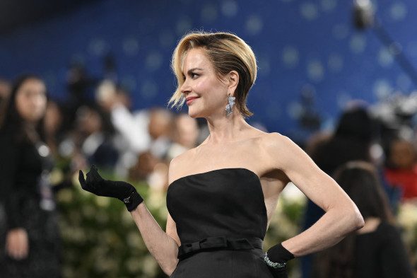 Nicole Kidman, cu părul natural, după ce a apărut cu peruci pe covorul roșu. Actrița, în vacanță alături de soră și nepoată 2 nicole kidman (5)