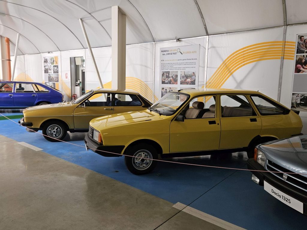 Cum arată laboratorul secret al Renault de la Titu. Locul în care sunt testate vehiculele Dacia în moduri extreme 11 Masini Dacia de colectie expuse intr o hala la RTR Titu