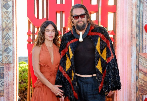 Jason Momoa, cum nu se poate mai mândru de copiii săi. Adolescenții, pe covorul roșu alături de tatăl lor și iubita lui, Adria Arjona 1 'Chief of War' Premiere, Kapolei, Oahu, Hawaii, USA - 18 Jul 2025