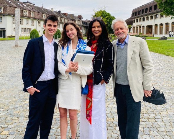 Catherine Zeta-Jones, dezvăluiri neașteptate: „Visul meu a fost mereu să am copii!” Ce spune despre concediile petrecute în familie 1 catherine zeta jones (1)