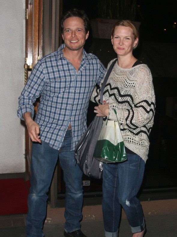 Dezvăluiri neașteptate despre divorțul dintre Scott Wolf și soția sa. El și Kelley s-au separat după 21 de ani de căsnicie 1 Scott Wolf and his wife Kelley Limp seen leaving Madeo Tuesday night in Los Angeles
