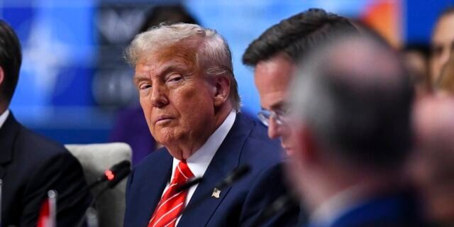 Donald Trump redefinește regulile pentru concedierea angajaților federali