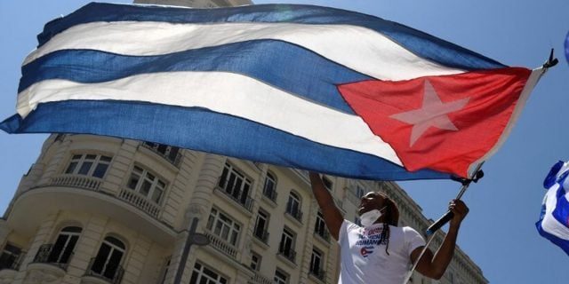 Donald Trump reimpune interdicția privind turismul american în Cuba și menține embargoul economic asupra insulei