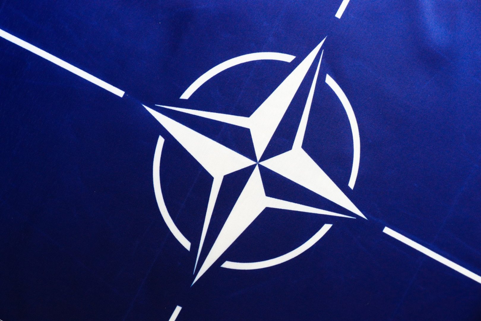Mark Rutte îndeamnă statele membre NATO să-și accelereze producția de armament înainte de aniversarea a 70 de ani de la aderarea Germaniei la Alianță 1 image