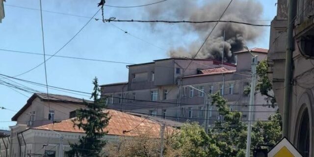 Incendiu la Maternitatea „Cuza Vodă” din Iași: Pacienții sunt evacuați în urma unui incendiu la subsolul clădirii