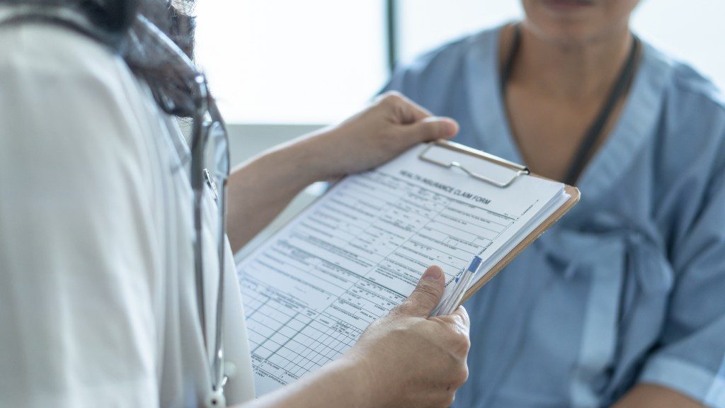 INTERVIU Spitalele „ca instituții sociale pentru angajați”. Un cunoscut medic explică cum a ajuns un pat de spital să coste mai mult decât un pat de hotel 2 la spital