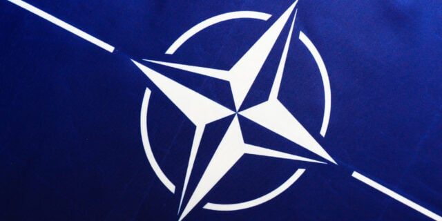 Mark Rutte îndeamnă statele membre NATO să-și accelereze producția de armament înainte de aniversarea a 70 de ani de la aderarea Germaniei la Alianță
