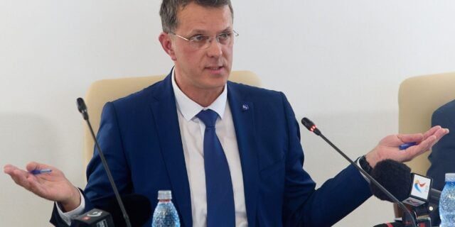 Ministrul Apărării Naționale, Ionuț Moșteanu, pledează pentru o armată de profesioniști și o rezervă voluntară extinsă