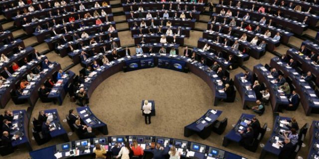 Moțiunea de cenzură împotriva Comisiei Europene respinsă de Parlamentul European