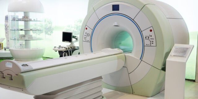 Un tragic accident într-un spital din New York: Un american a murit după ce lanțul său a fost prins într-un aparat RMN