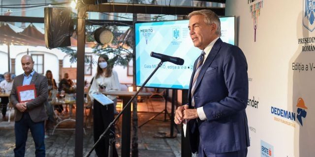 ### Vicepremierul Dragoș Anastasiu, acuzat de mită timp de 8 ani: Guvernul își susține membrul, subliniind că nu a fost inculpat sau condamnat